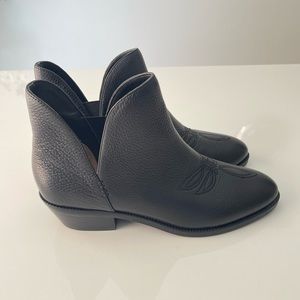 NWOT Lauren Ralph Lauren Leather Prestyn Bootie